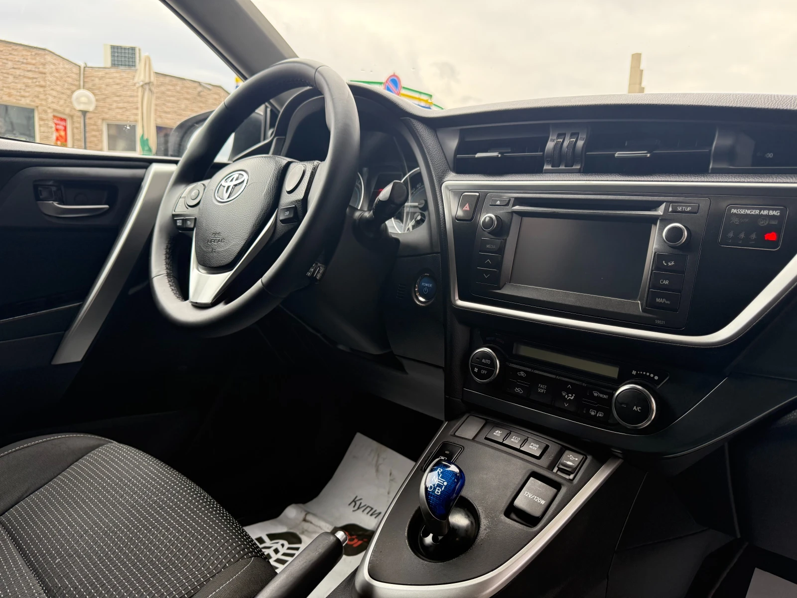 Toyota Auris 6 МЕСЕЦА ГАРАНЦИЯ/1.8 Hybrid 99к.с. Автоматик - изображение 10