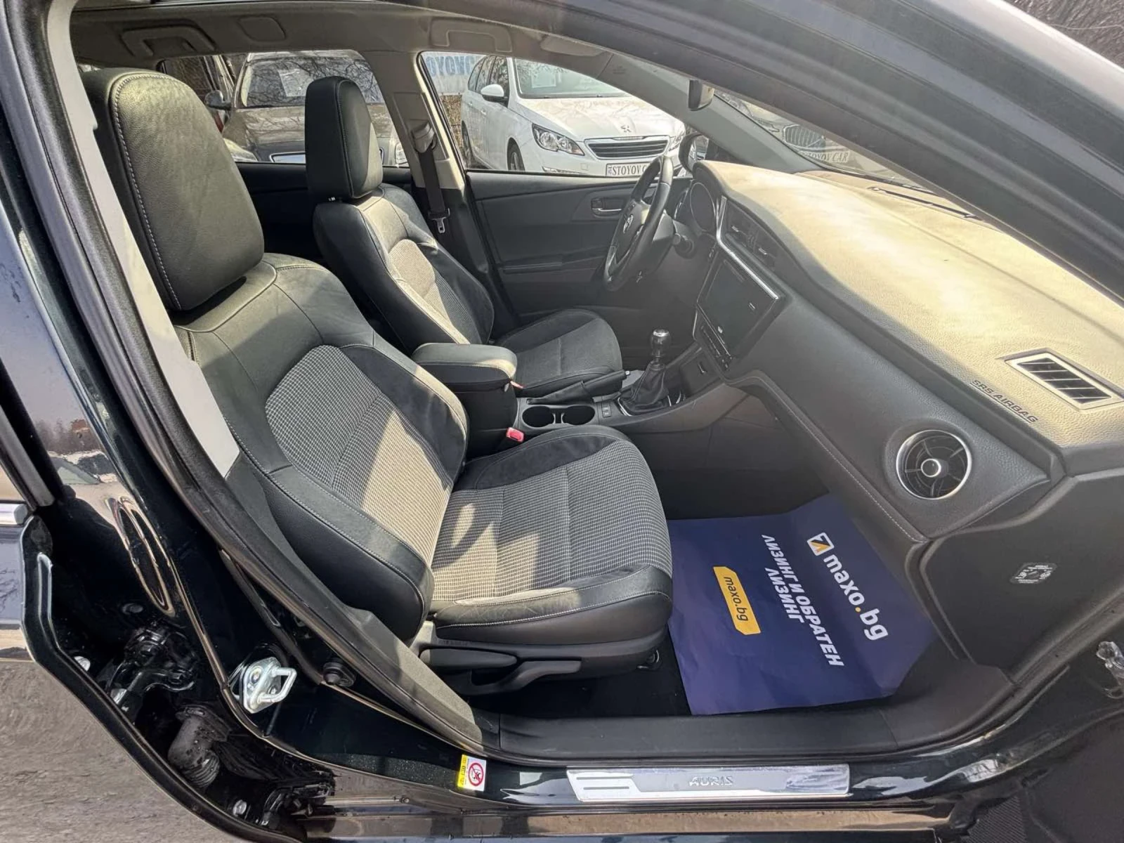 Toyota Auris 1.6D4D, снимка 12 - Автомобили и джипове - 53753505