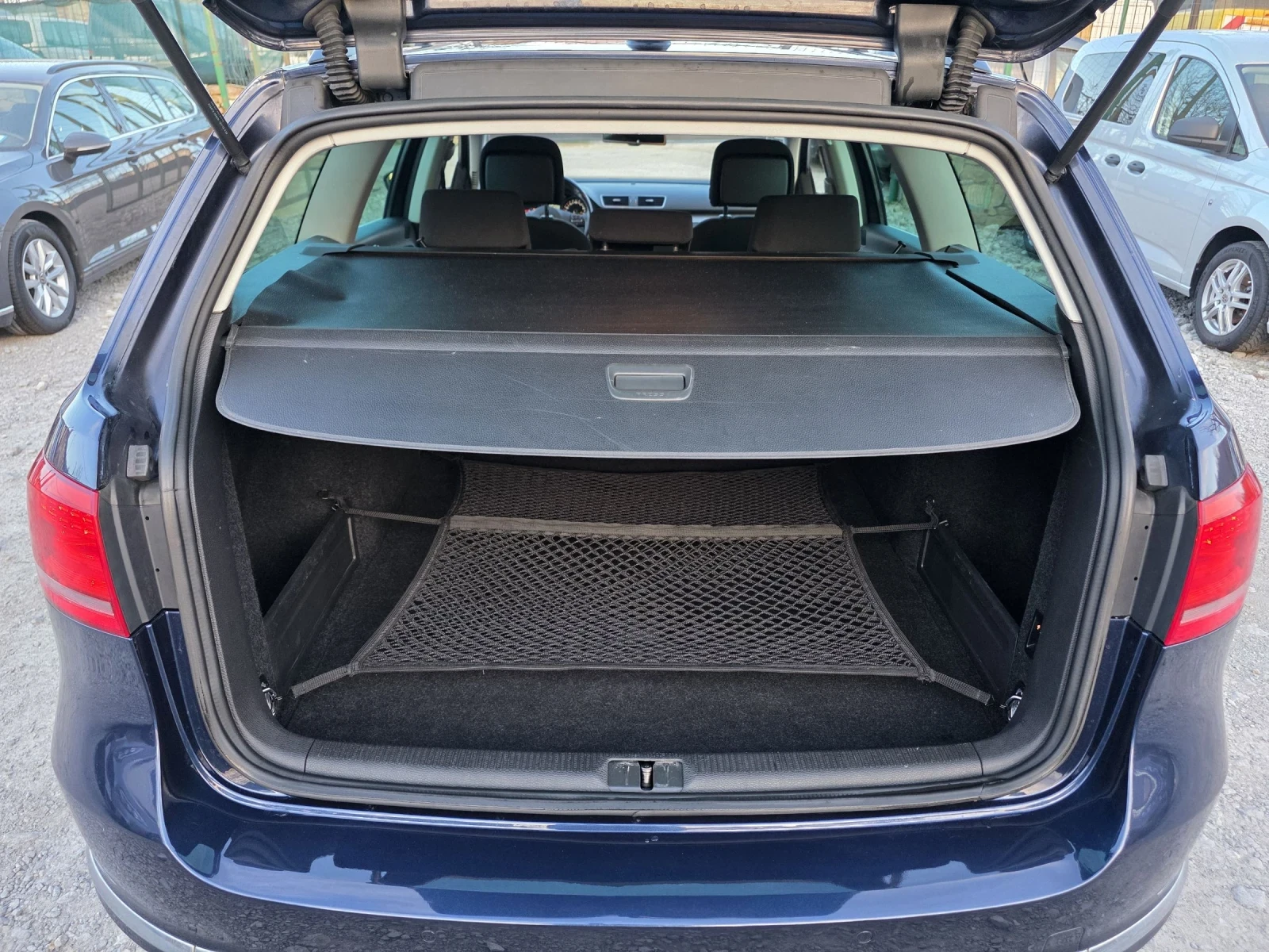 VW Passat HIGHLINE 2.0 TDI 177 К.С. АВТОМАТ / ЛЕД / КАМЕРА, снимка 16 - Автомобили и джипове - 53776232