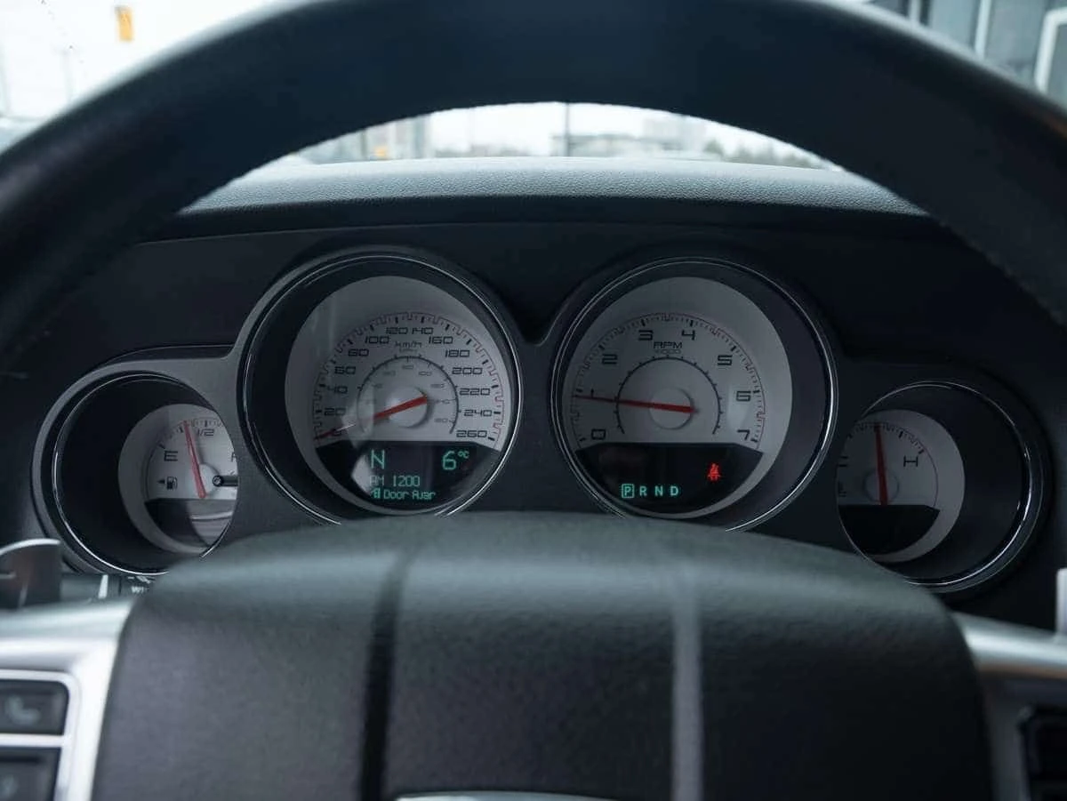 Dodge Challenger R T 5.7Hemi CARFAX, снимка 15 - Автомобили и джипове - 55432872