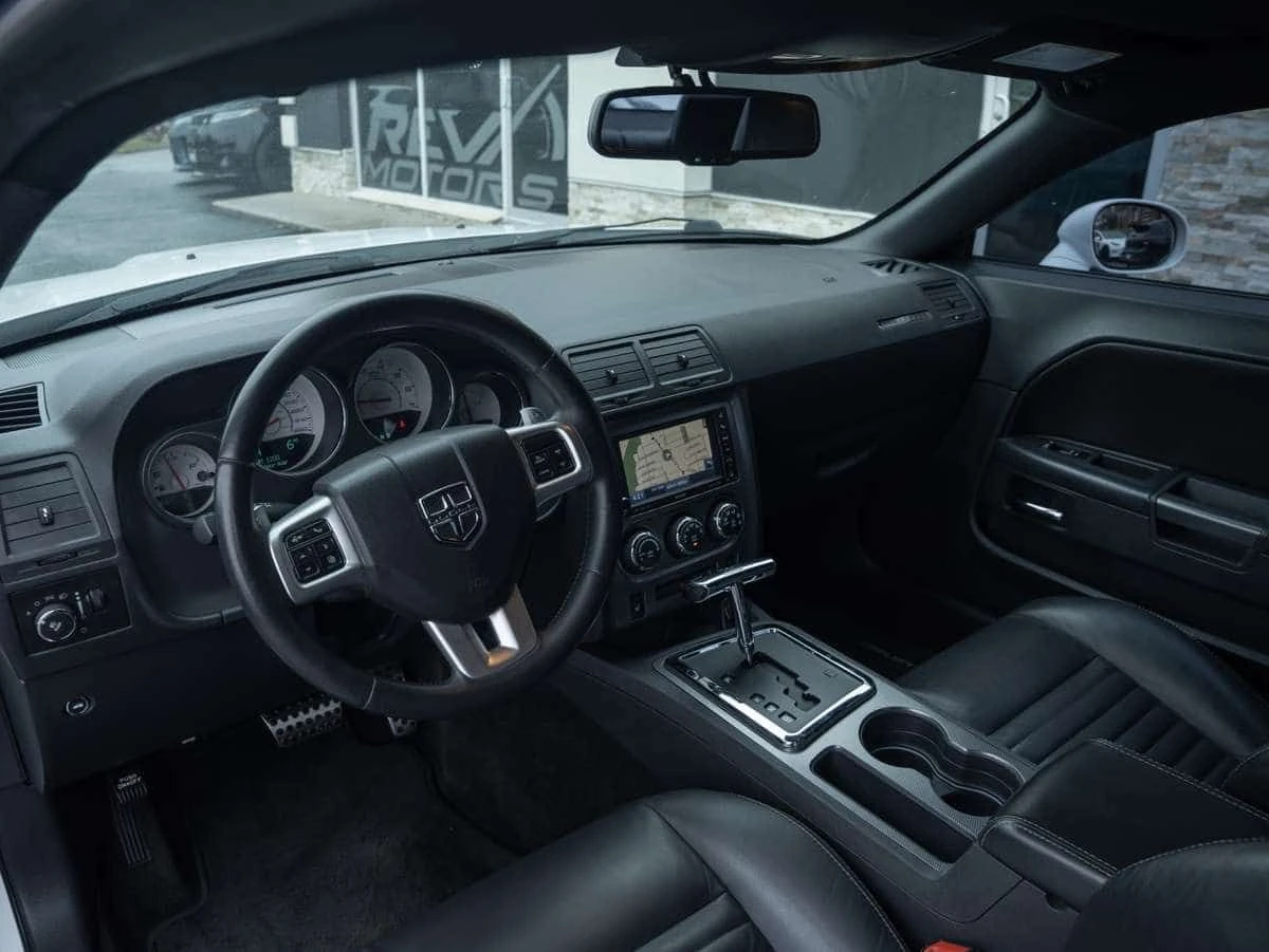 Dodge Challenger R T 5.7Hemi CARFAX, снимка 12 - Автомобили и джипове - 55432872