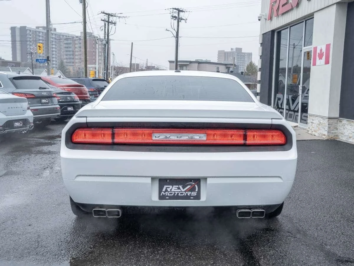 Dodge Challenger R T 5.7Hemi CARFAX, снимка 6 - Автомобили и джипове - 55432872