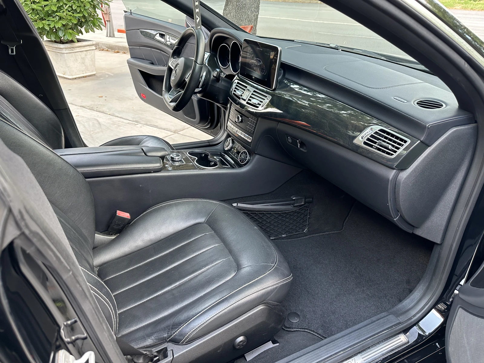 Mercedes-Benz CLS 400 4 Matic, снимка 11 - Автомобили и джипове - 55570847