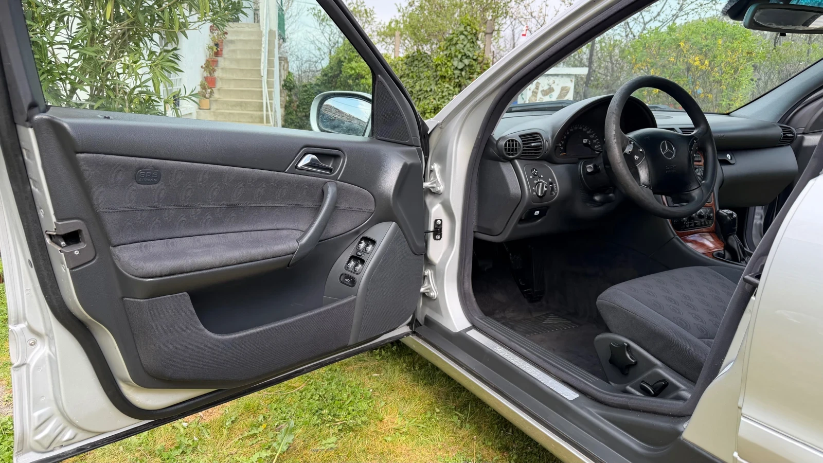Mercedes-Benz C 180, снимка 9 - Автомобили и джипове - 55643971
