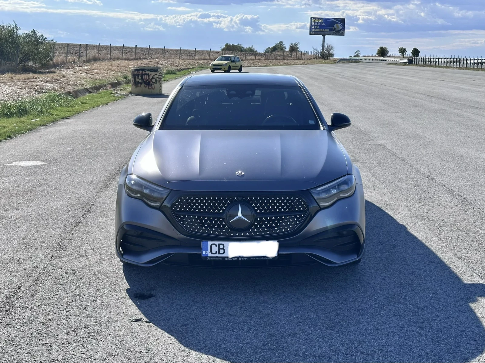 Mercedes-Benz E 220 AMG FULL, снимка 4 - Автомобили и джипове - 56245351