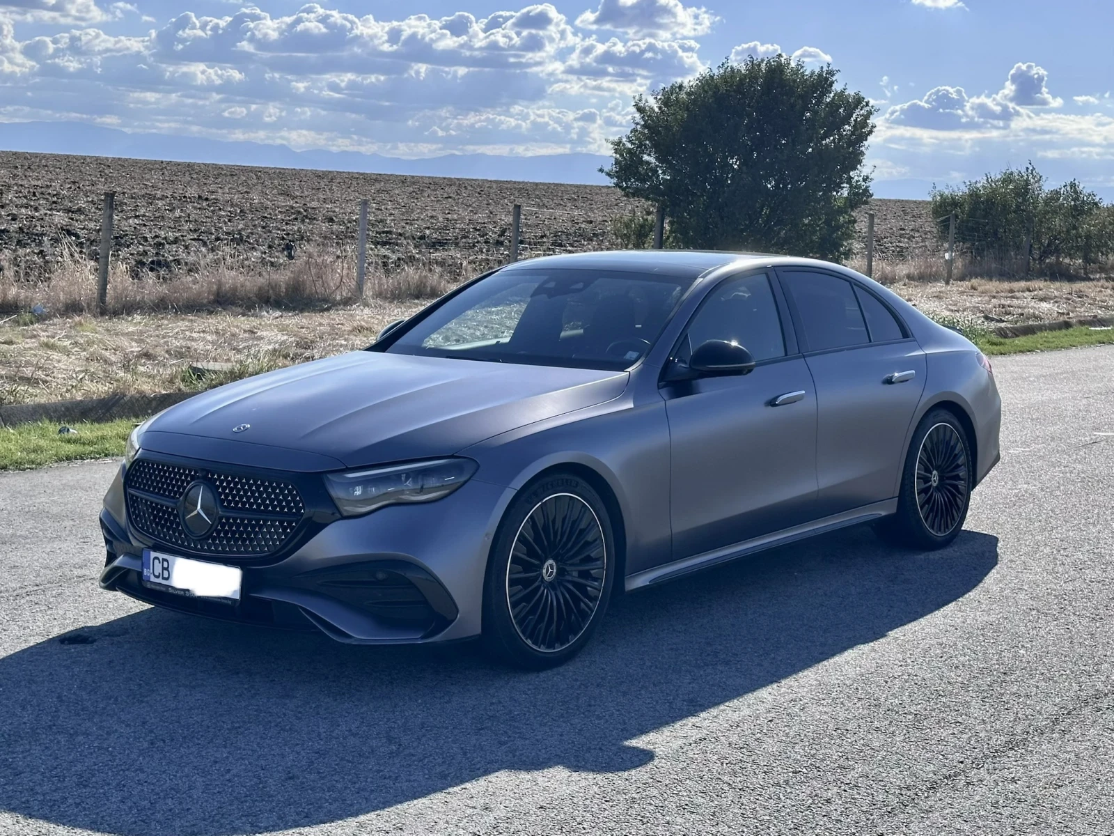 Mercedes-Benz E 220 AMG FULL, снимка 3 - Автомобили и джипове - 56245351