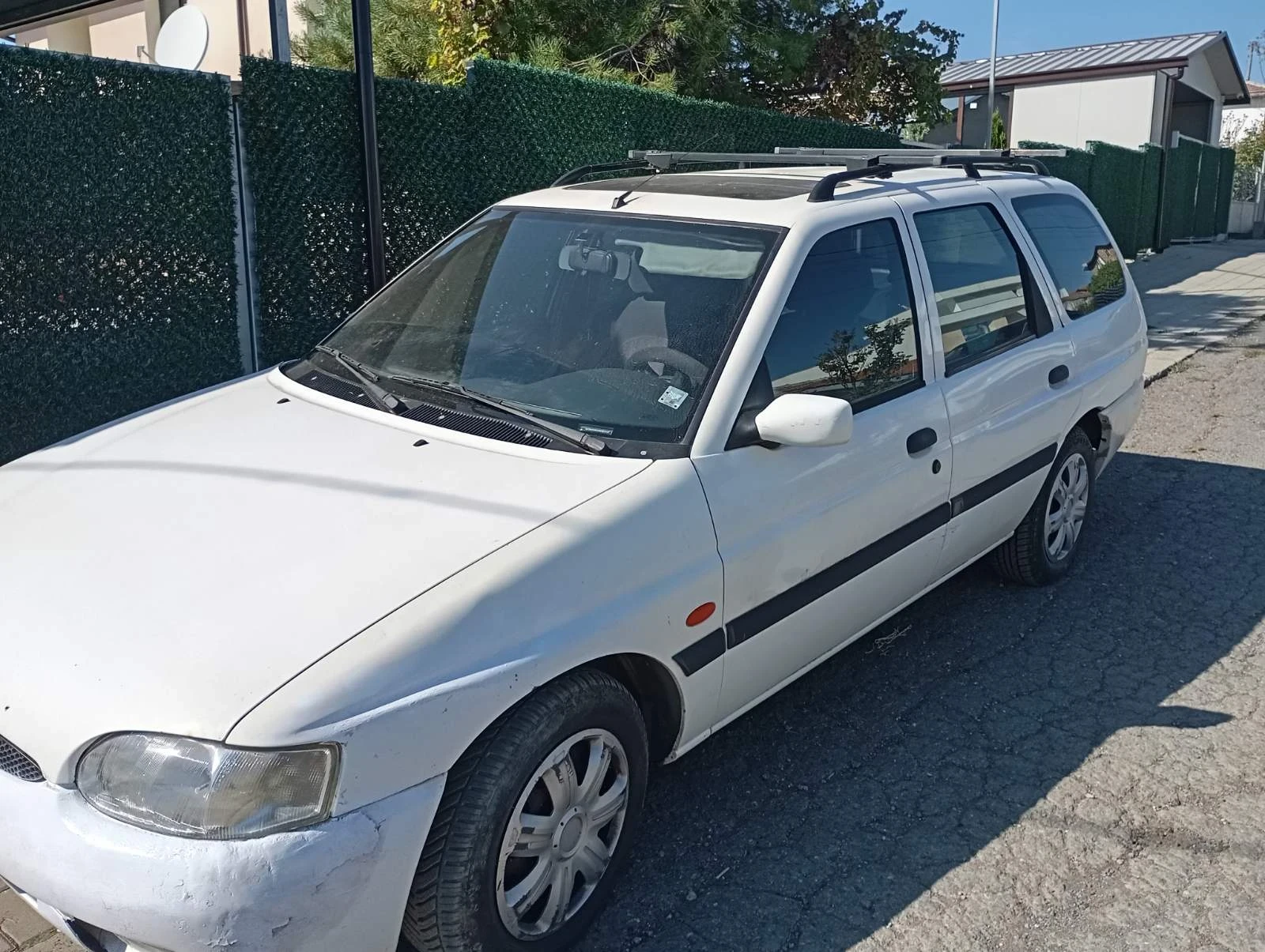Ford Escort 1.8 TD, снимка 2 - Автомобили и джипове - 56577367