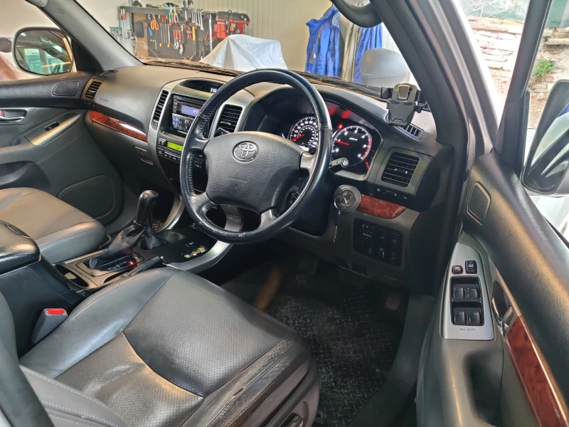 Toyota Land cruiser 3.0 D4D, снимка 8 - Автомобили и джипове - 47281116