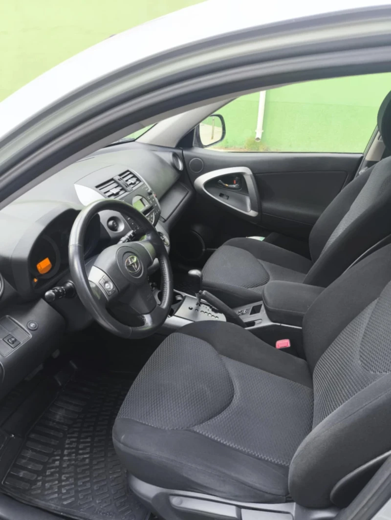 Toyota Rav4, снимка 9 - Автомобили и джипове - 52593640