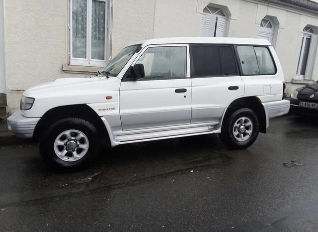 Mitsubishi Pajero 2.5, TDI 2, 8TDI , 3.0i 150kc aвтомат, снимка 1 - Автомобили и джипове - 45693738