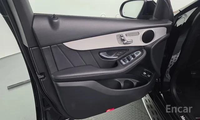 Mercedes-Benz GLC 300 e AMG Coupe Plug in Hybrid, снимка 13 - Автомобили и джипове - 55112733