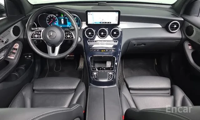 Mercedes-Benz GLC 300 e AMG Coupe Plug in Hybrid, снимка 10 - Автомобили и джипове - 55112733