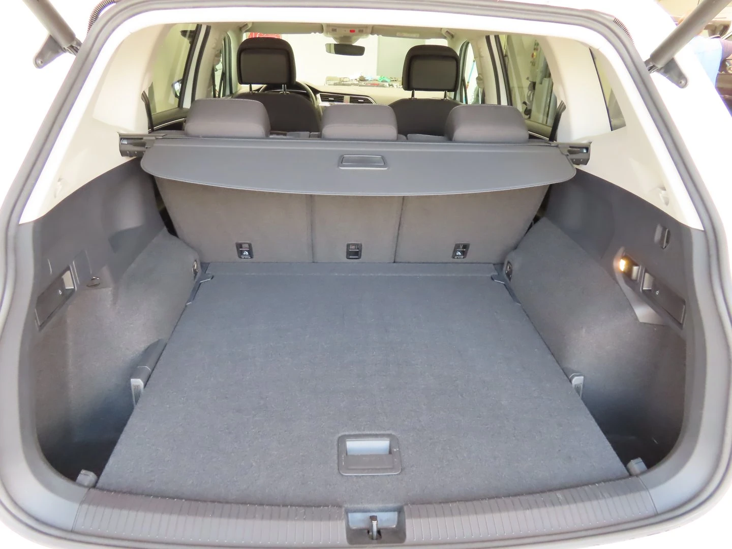 VW Tiguan LWB Highline 2.0TDI 4MOTION BMT - изображение 4