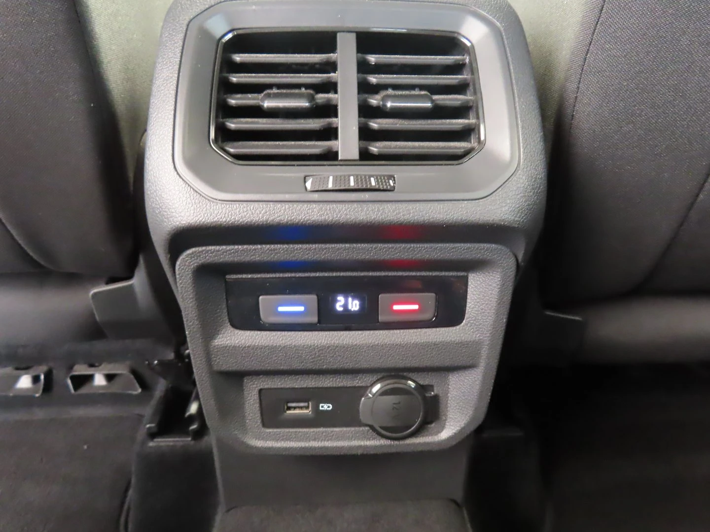 VW Tiguan LWB Highline 2.0TDI 4MOTION BMT - изображение 10