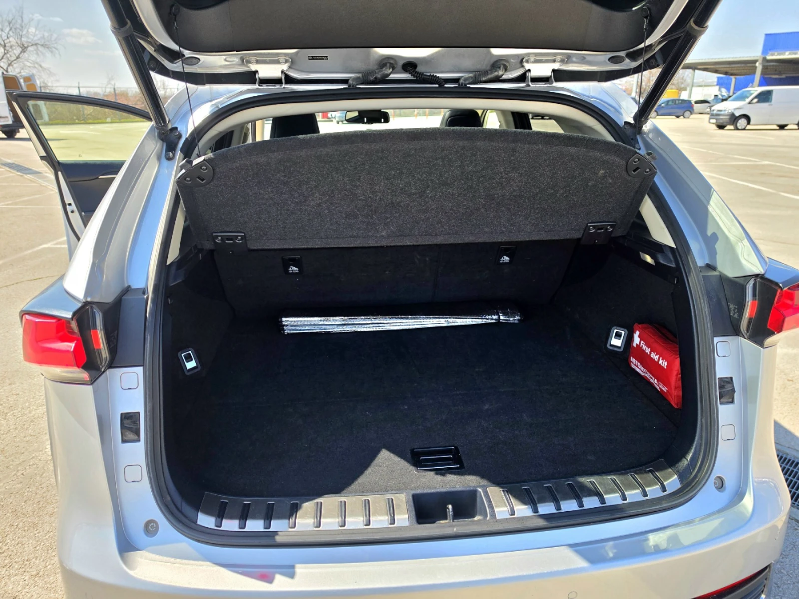 Lexus NX 300h 4x4 / Toyota Relax, снимка 7 - Автомобили и джипове - 52047275