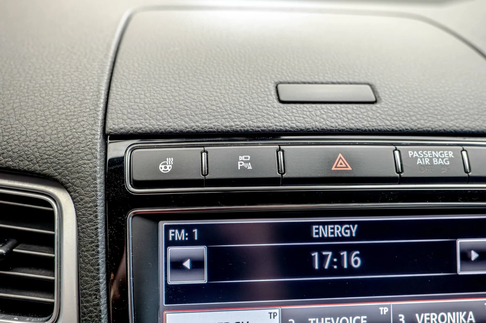 VW Touareg 3.0TDI/Terrain-Tech/Обдухване/dYnaudio/Пано/Камера, снимка 14 - Автомобили и джипове - 54510997