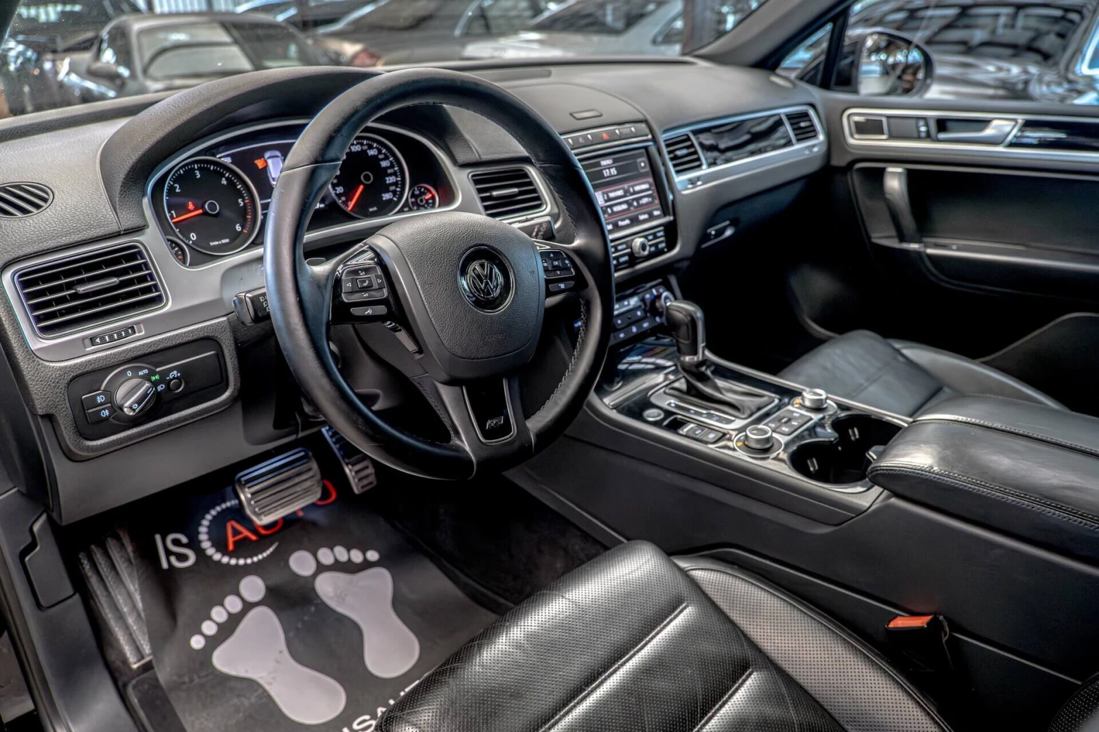 VW Touareg 3.0TDI/Terrain-Tech/Обдухване/dYnaudio/Пано/Камера, снимка 7 - Автомобили и джипове - 54510997