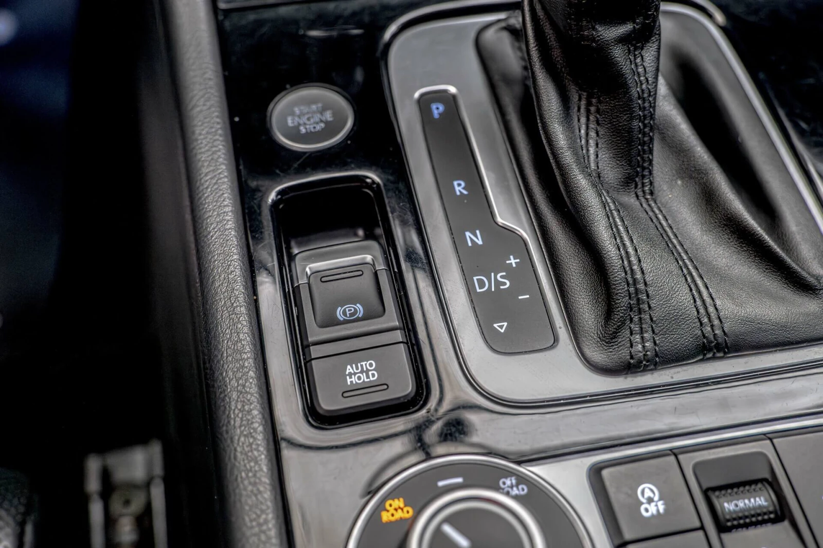 VW Touareg 3.0TDI/Terrain-Tech/Обдухване/dYnaudio/Пано/Камера, снимка 12 - Автомобили и джипове - 54510997