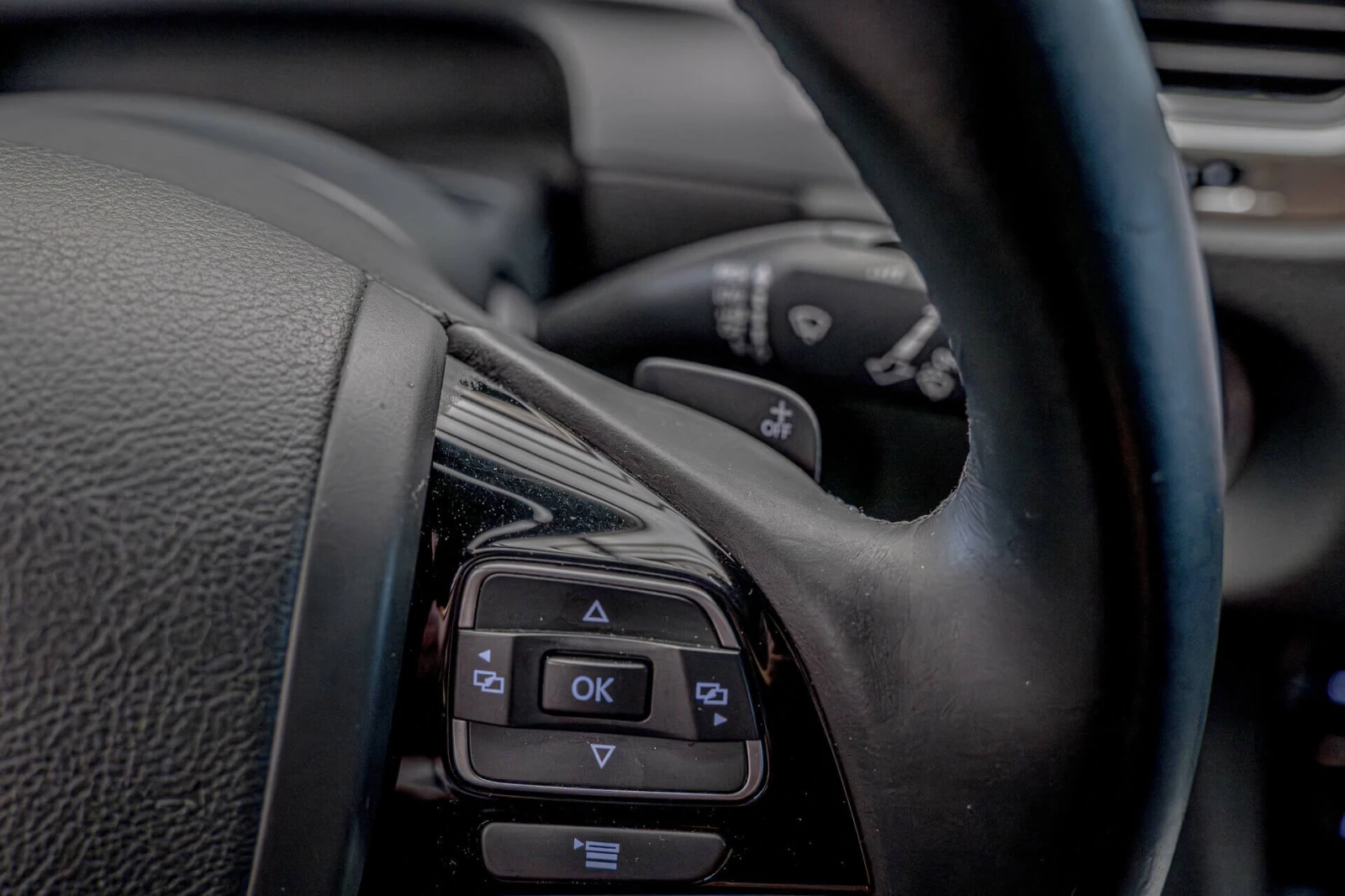 VW Touareg 3.0TDI/Terrain-Tech/Обдухване/dYnaudio/Пано/Камера, снимка 16 - Автомобили и джипове - 54510997