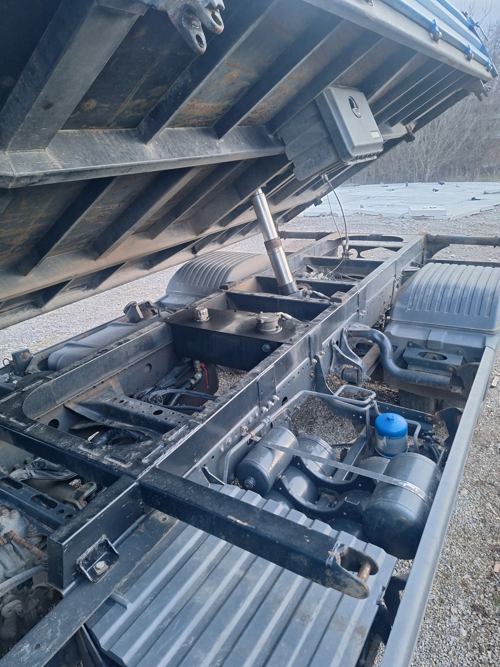 Mercedes-Benz 1018 Самосвал , снимка 5 - Камиони - 53866428