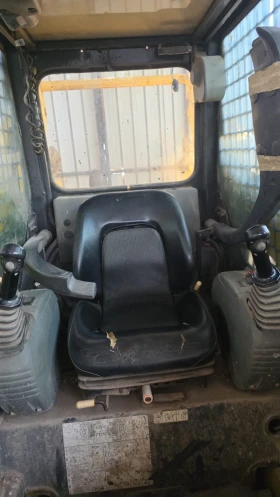 Мини челни товарачи Komatsu CK35, снимка 8