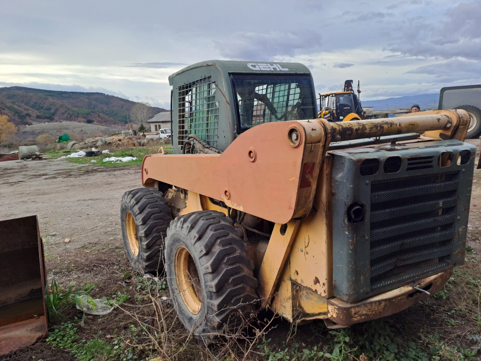 Мини челни товарачи GEHL 7710 - изображение 4