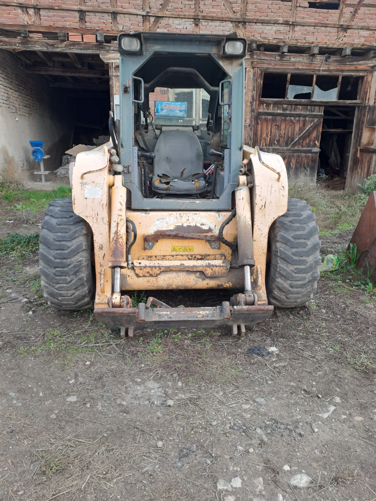 Мини челни товарачи GEHL 7710 - изображение 5