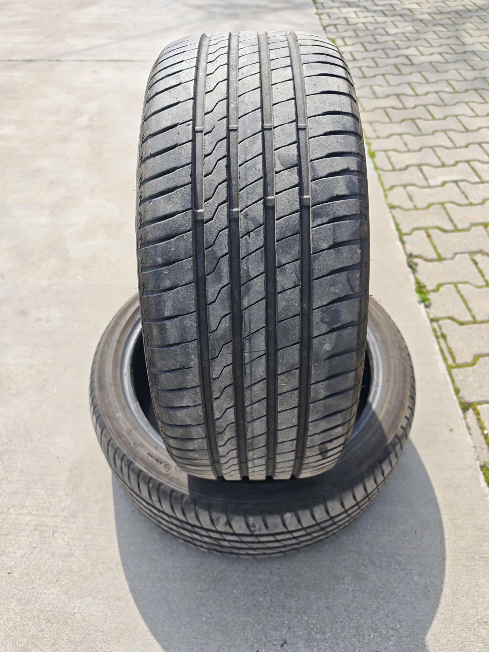 Гуми Летни 235/40R19, снимка 8 - Гуми и джанти - 53985103