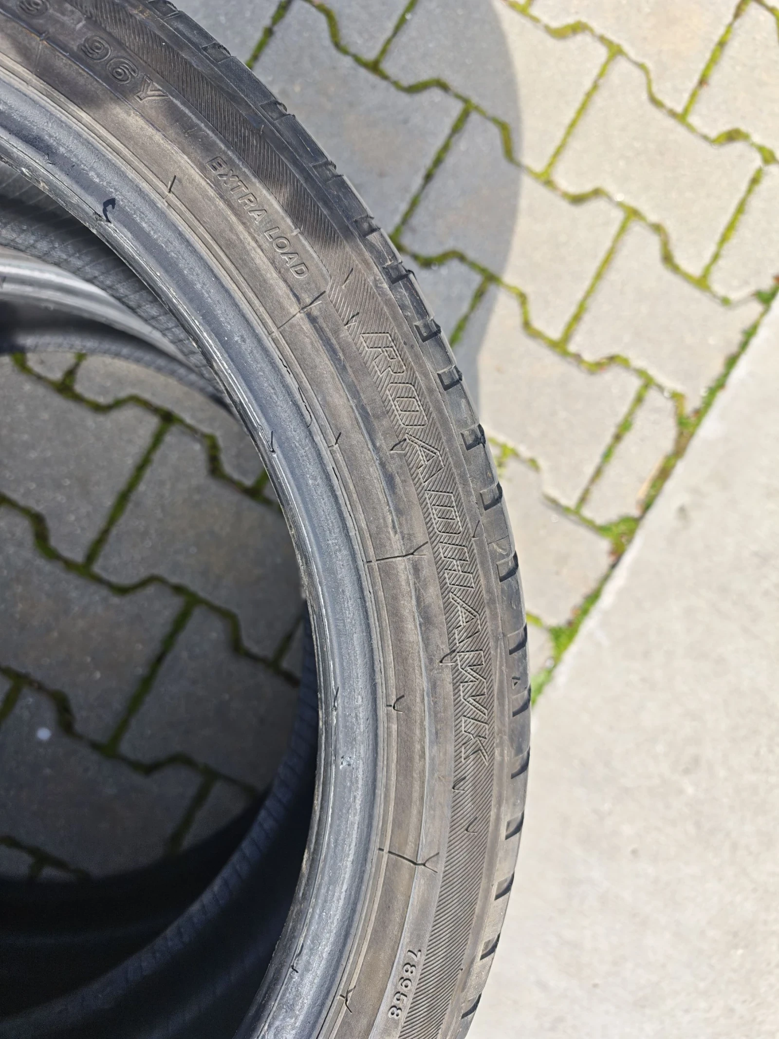 Гуми Летни 235/40R19, снимка 3 - Гуми и джанти - 53985103
