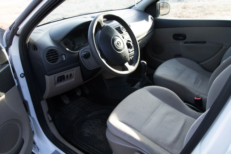 Renault Clio, снимка 11 - Автомобили и джипове - 48520453