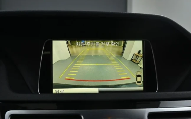 Mercedes-Benz E 250 4Matic Avantgarde, снимка 13 - Автомобили и джипове - 52751139