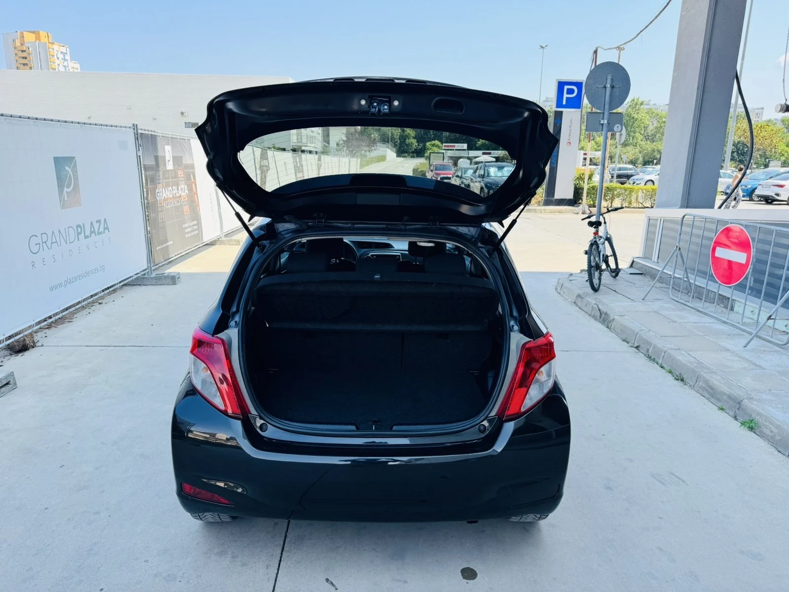 Toyota Yaris 1.3i Swiss - изображение 8