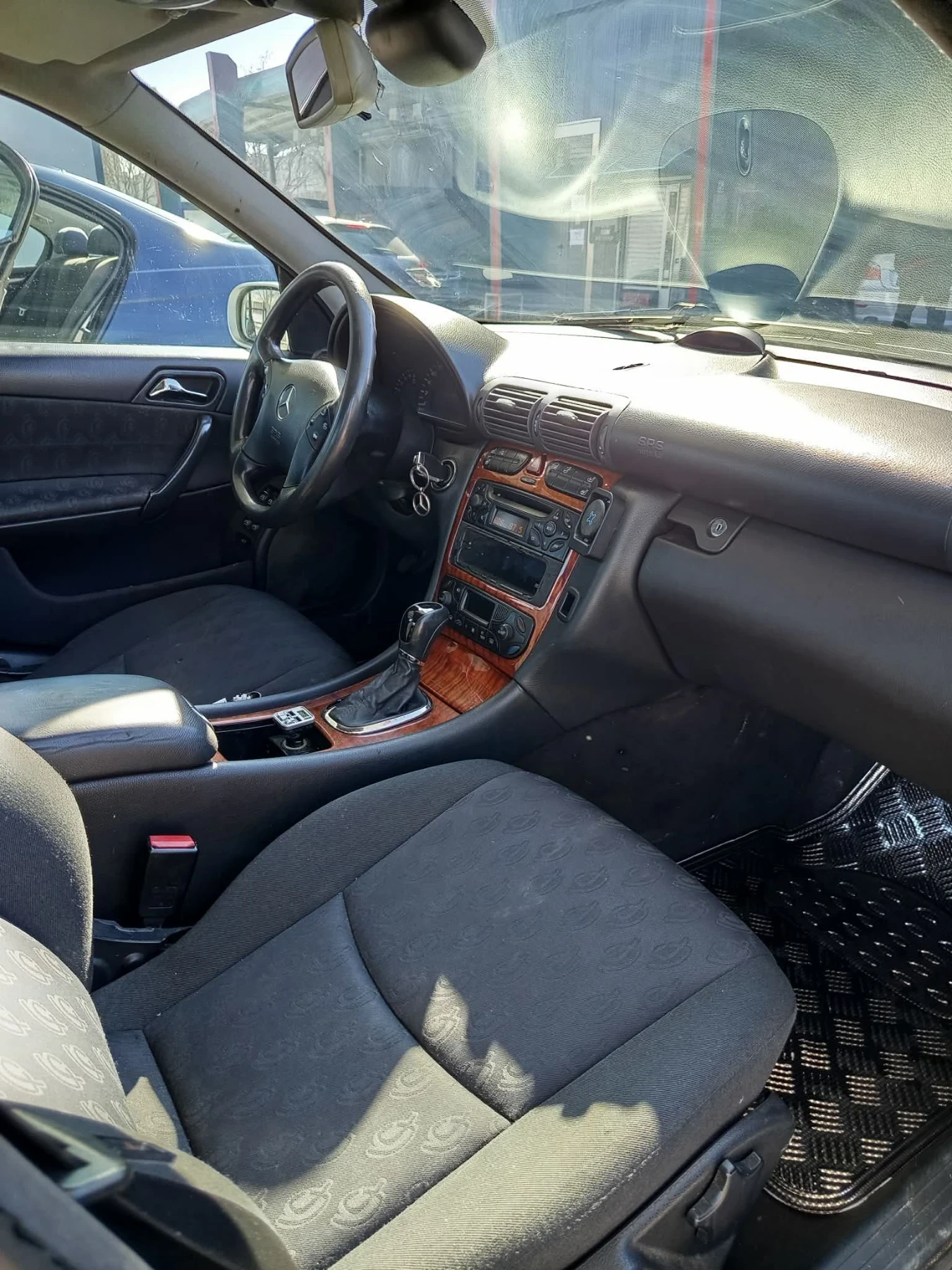 Mercedes-Benz C 220, снимка 6 - Автомобили и джипове - 54007187