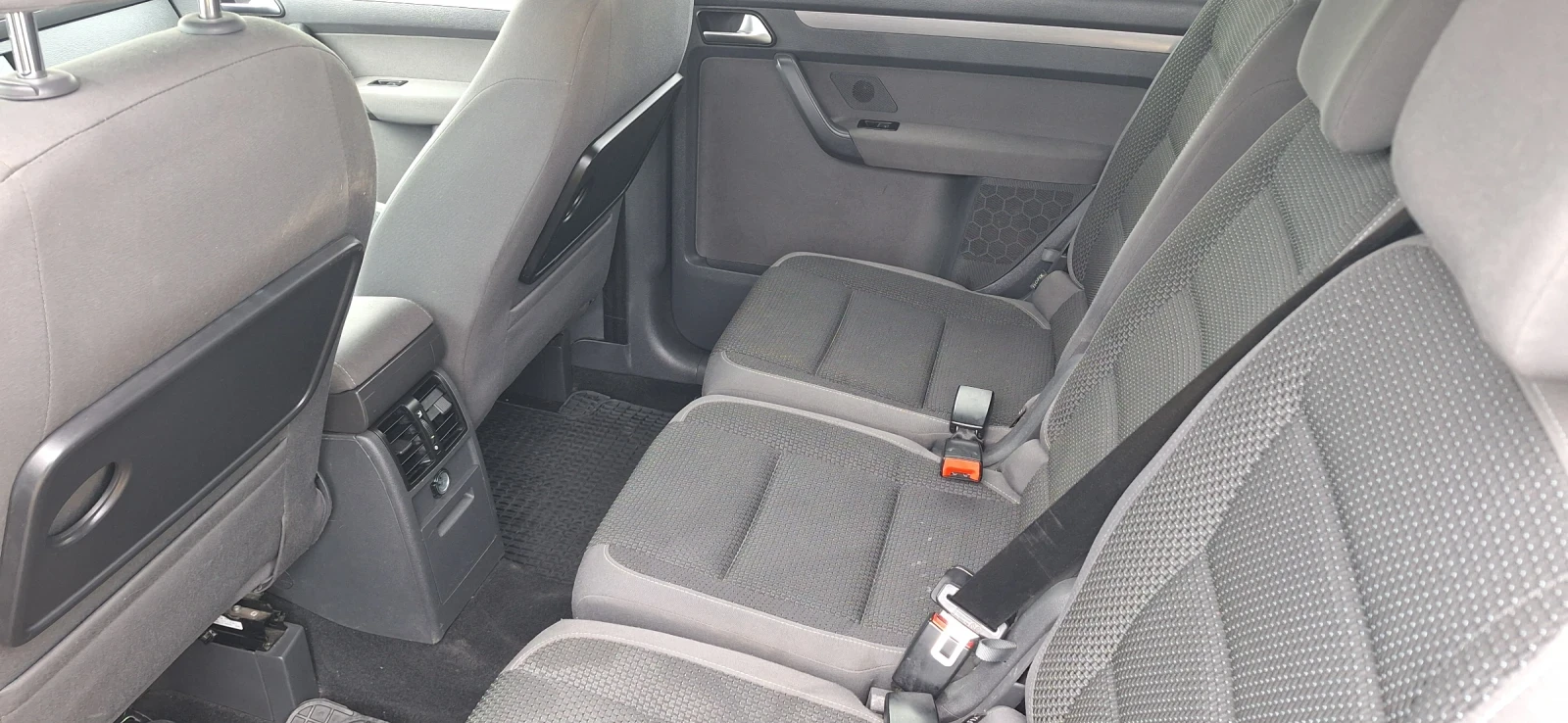 VW Touran 2, 0TDI Уникат!!!, снимка 8 - Автомобили и джипове - 54087722