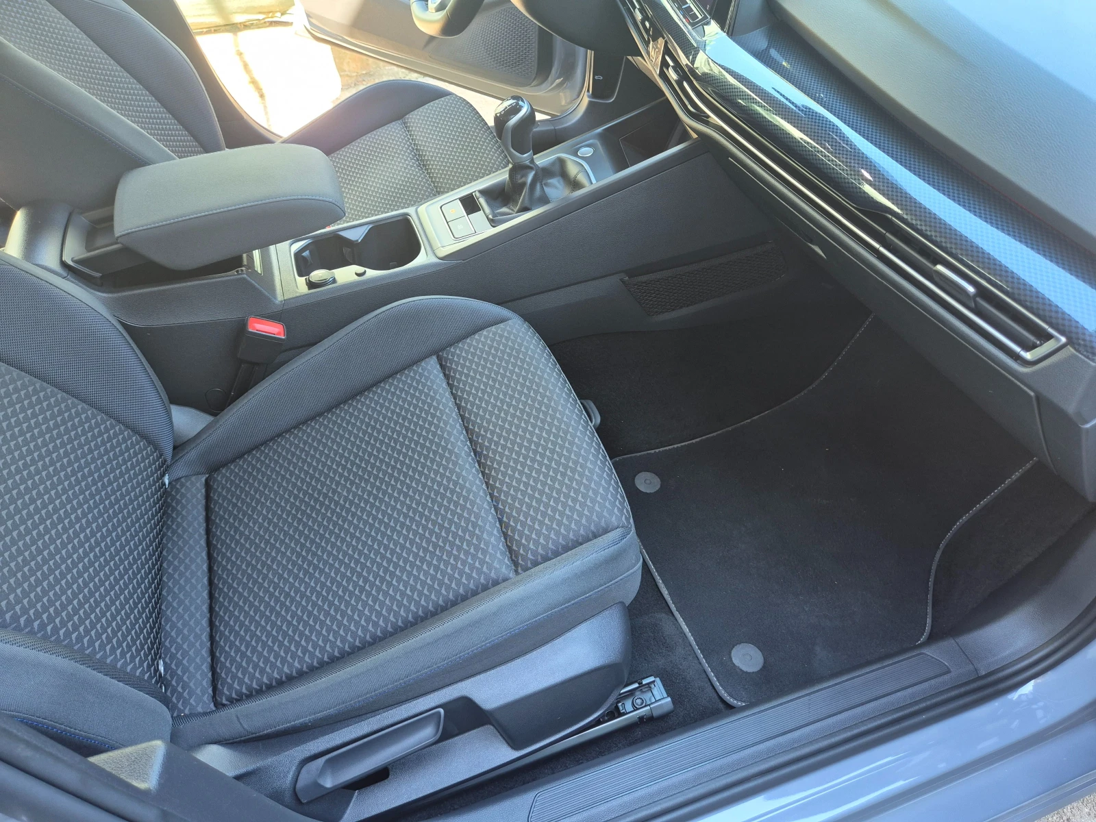 VW Golf 2.0 TDI 6 M/T, снимка 7 - Автомобили и джипове - 54109469