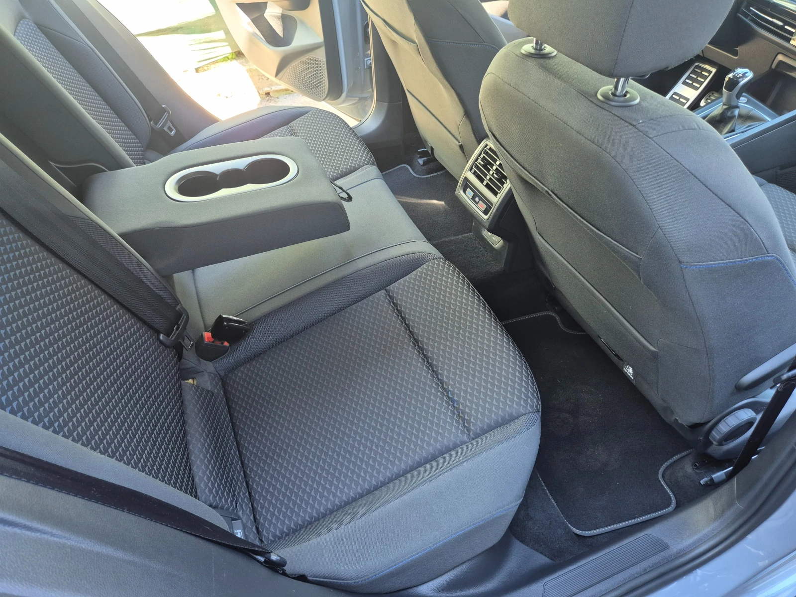 VW Golf 2.0 TDI 6 M/T, снимка 8 - Автомобили и джипове - 54109469