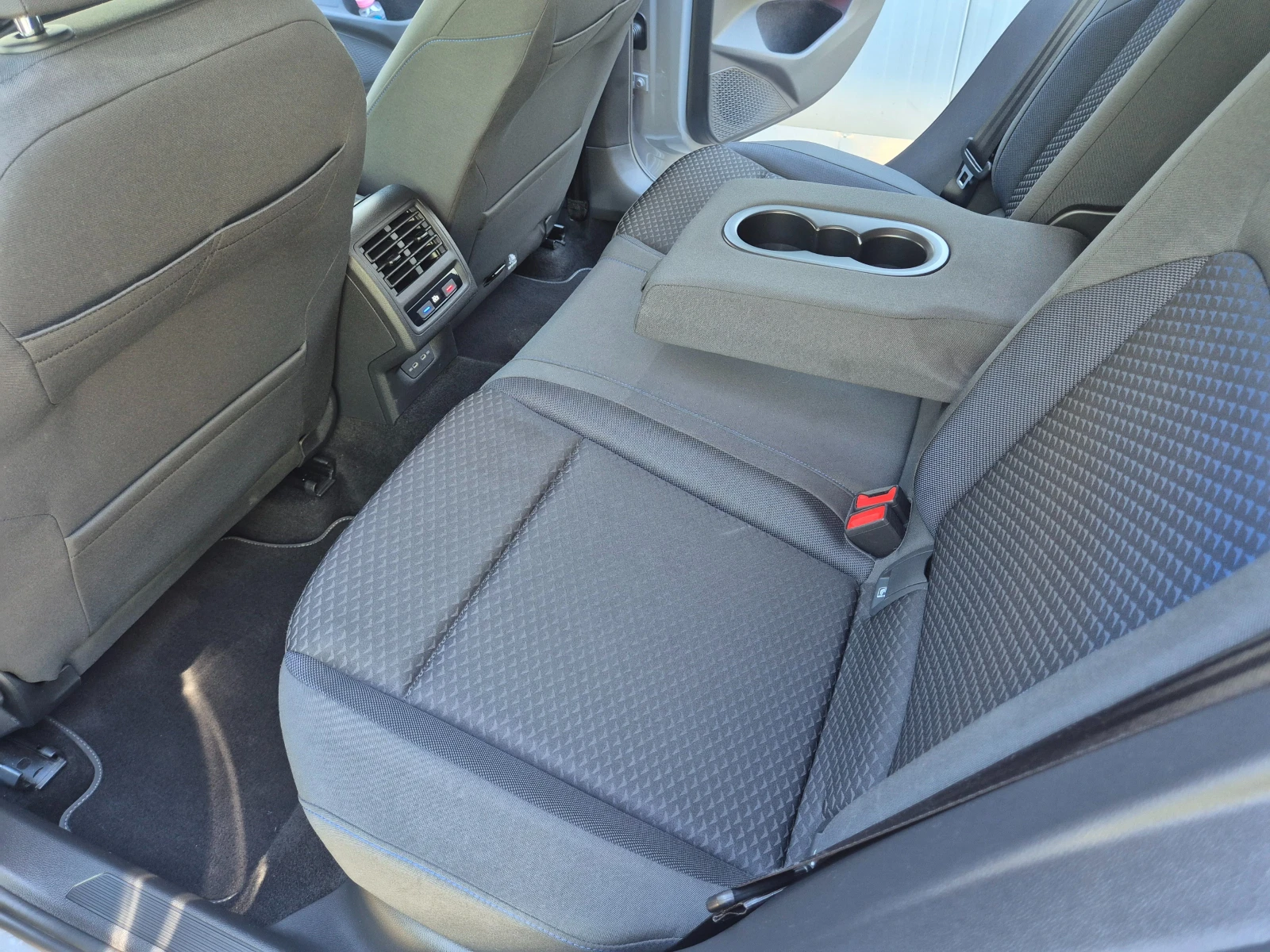 VW Golf 2.0 TDI 6 M/T, снимка 6 - Автомобили и джипове - 54109469