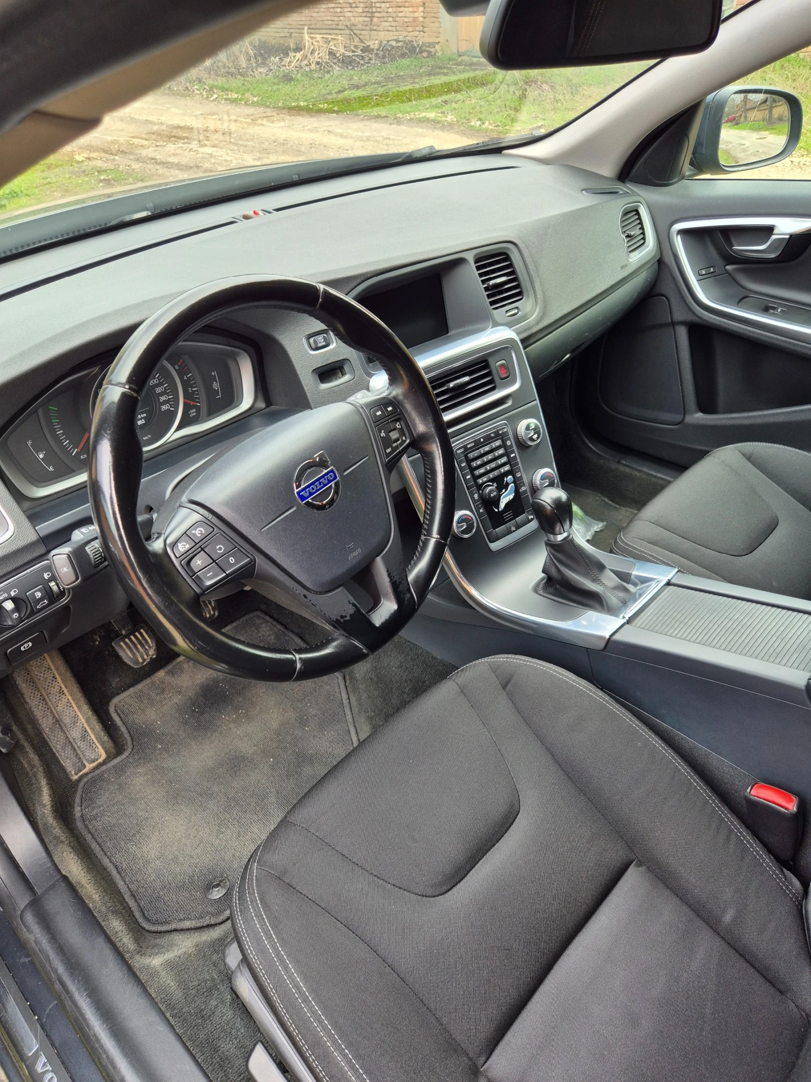 Volvo V60 2015г ПЕРФЕКТНА!!!, снимка 7 - Автомобили и джипове - 54526941