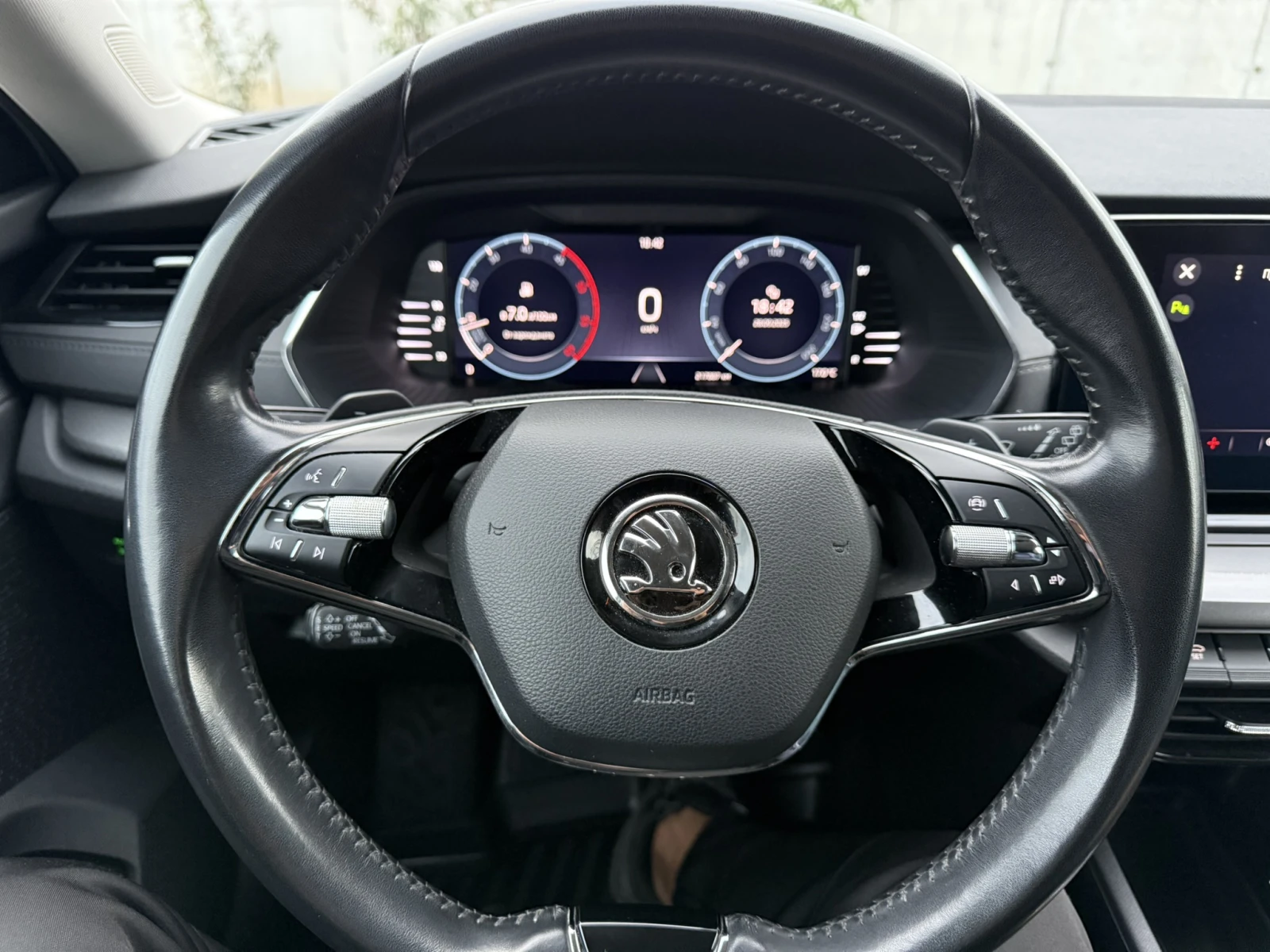 Skoda Octavia 2.0TDI, снимка 9 - Автомобили и джипове - 54633146
