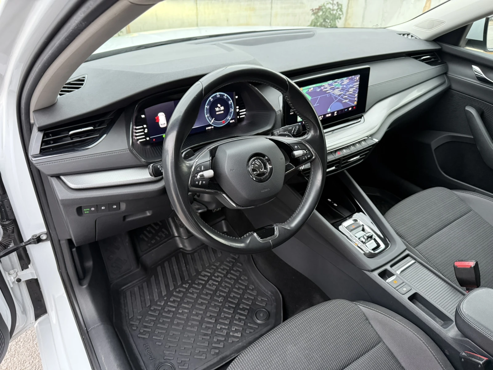 Skoda Octavia 2.0TDI, снимка 7 - Автомобили и джипове - 54633146