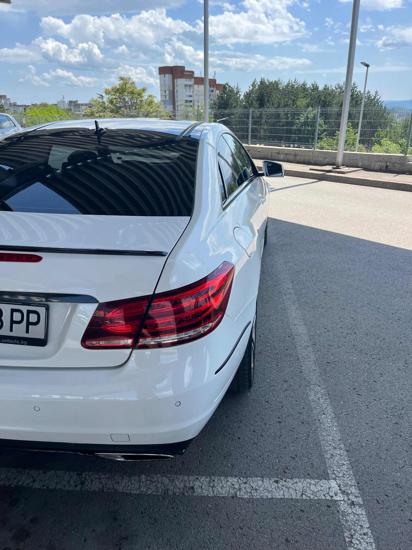 Mercedes-Benz E 220 AMG, снимка 5 - Автомобили и джипове - 55249672