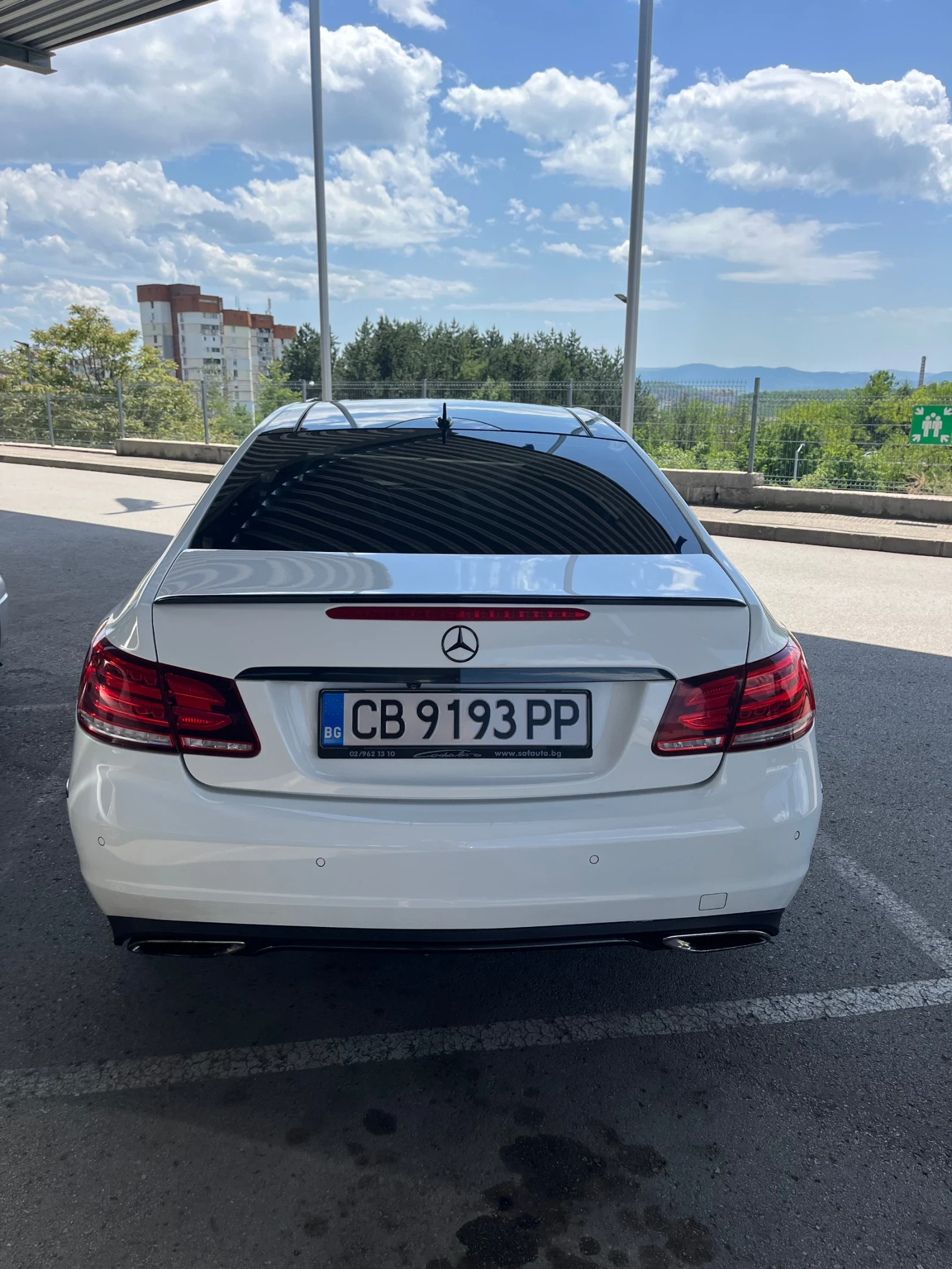 Mercedes-Benz E 220 AMG, снимка 3 - Автомобили и джипове - 55249672