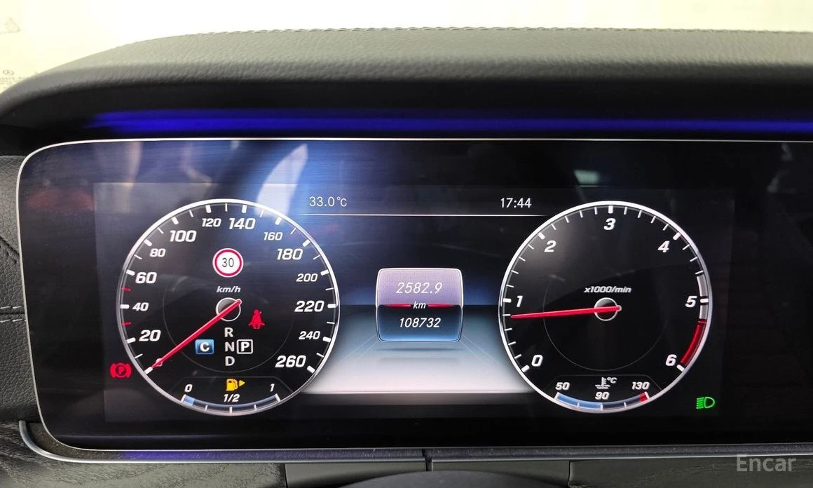 Mercedes-Benz E 220, снимка 8 - Автомобили и джипове - 55476691