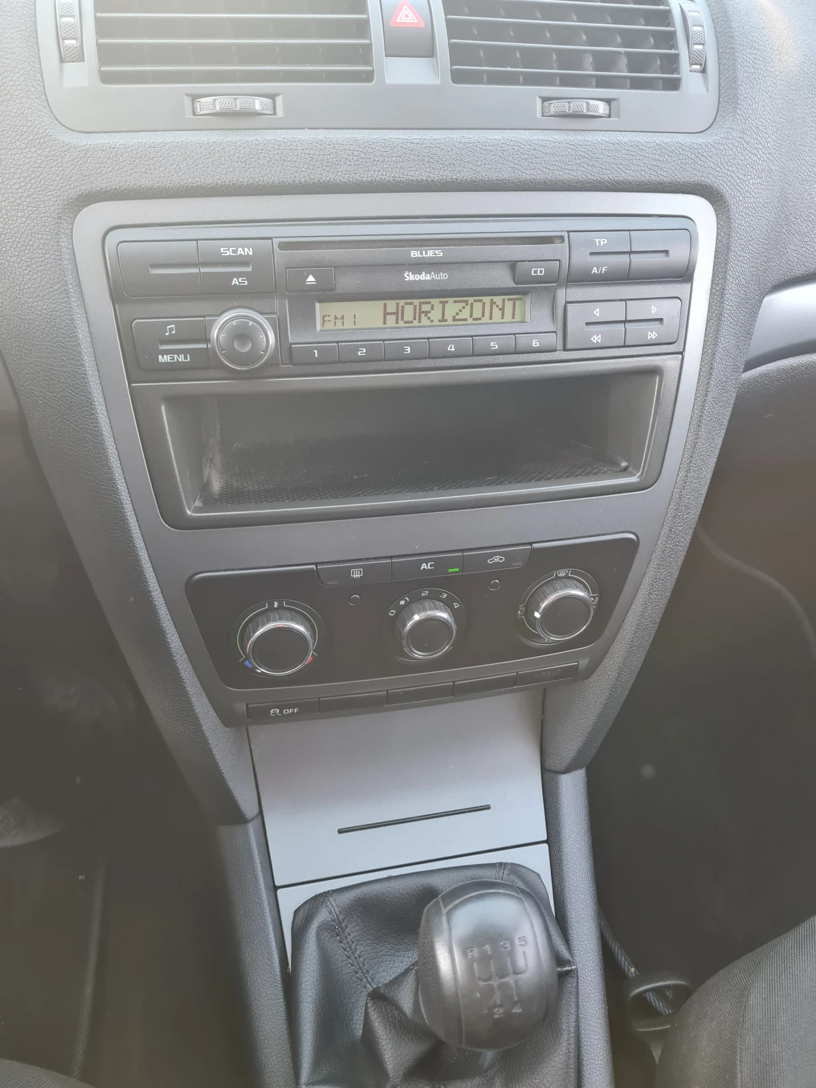 Skoda Octavia 1.6 TDI 105к.с. 2011г. Евро 5 , снимка 7 - Автомобили и джипове - 55632853