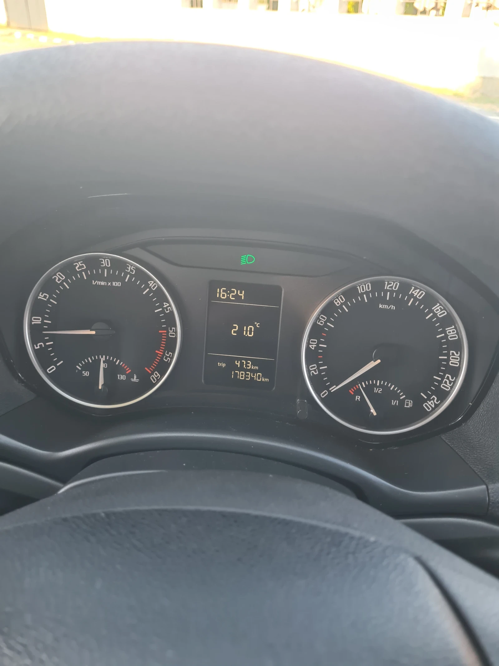 Skoda Octavia 1.6 TDI 105к.с. 2011г. Евро 5 , снимка 8 - Автомобили и джипове - 55632853