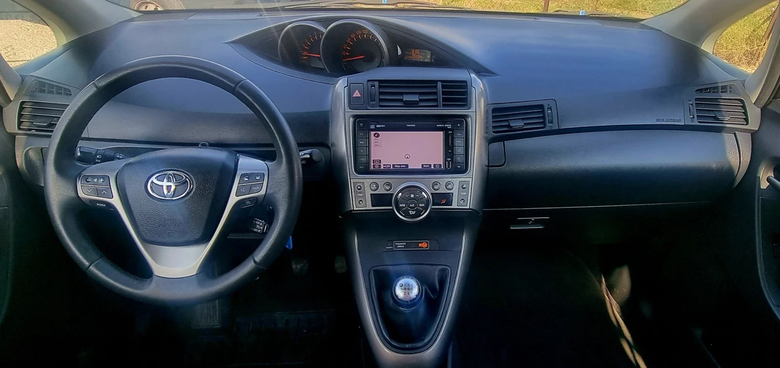 Toyota Verso 1.8  VALVE MATIC!, снимка 12 - Автомобили и джипове - 55650599