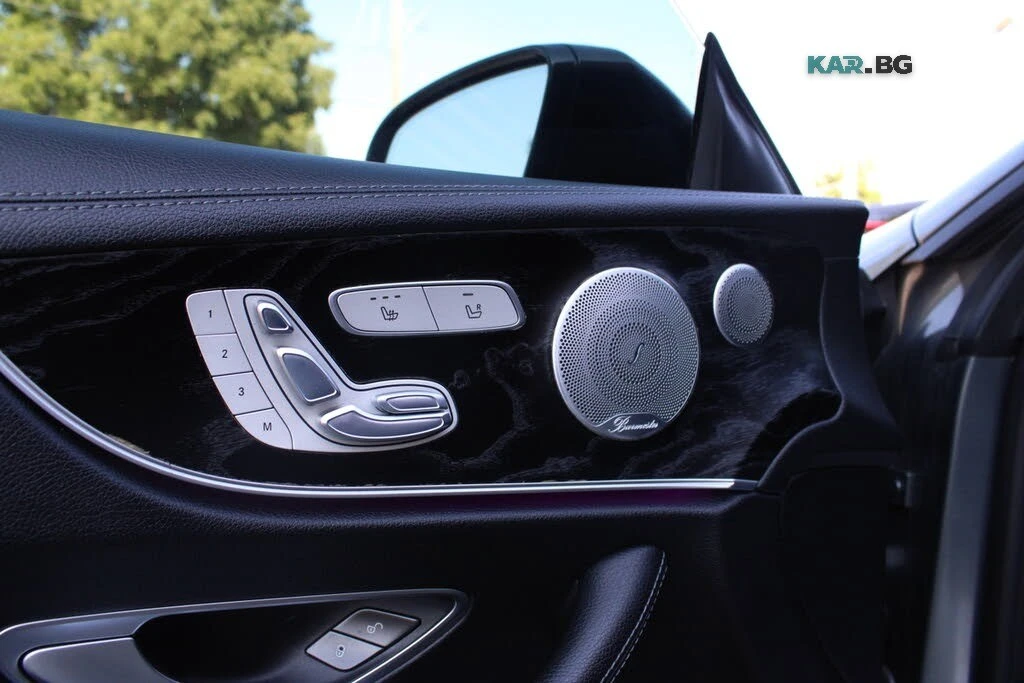 Mercedes-Benz E 400 AMG Line * Burmester * АвтоКредит * (ЦЕНА ДО БГ), снимка 10 - Автомобили и джипове - 55858545