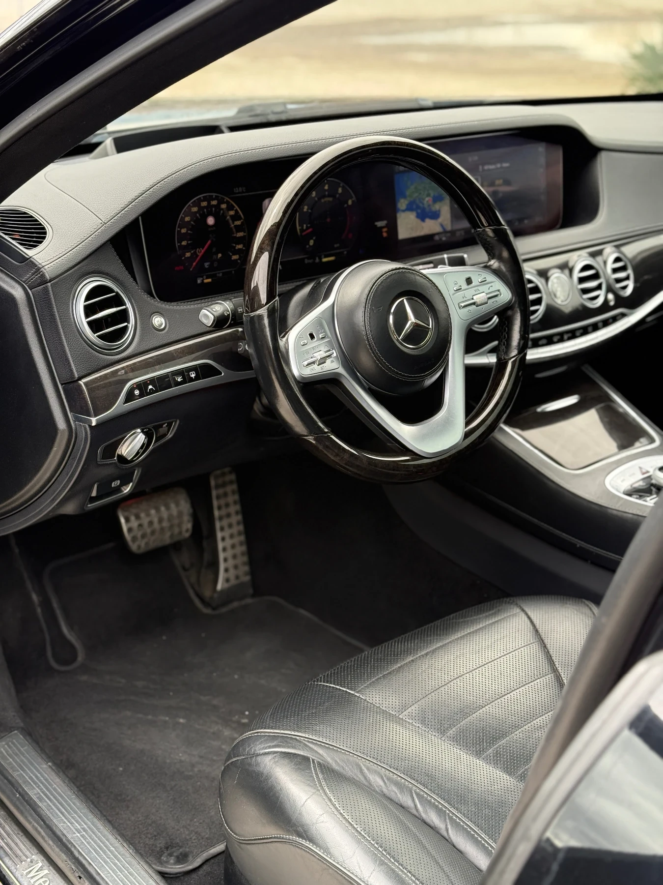 Mercedes-Benz S 560 FULL/AMG//3хTV/ЛИЗИНГ, снимка 7 - Автомобили и джипове - 56088390