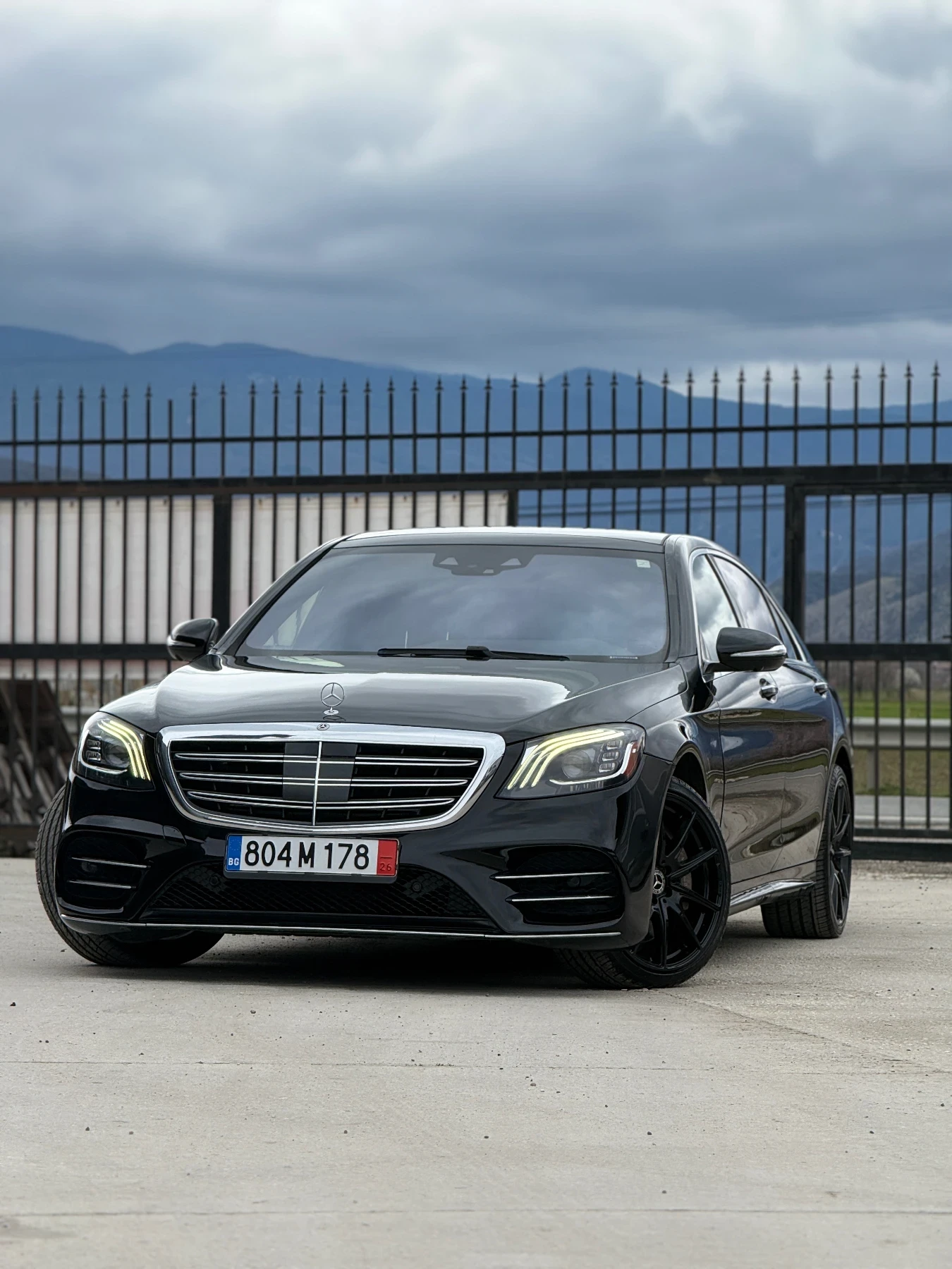 Mercedes-Benz S 560 FULL/AMG//3хTV/ЛИЗИНГ, снимка 2 - Автомобили и джипове - 56088390