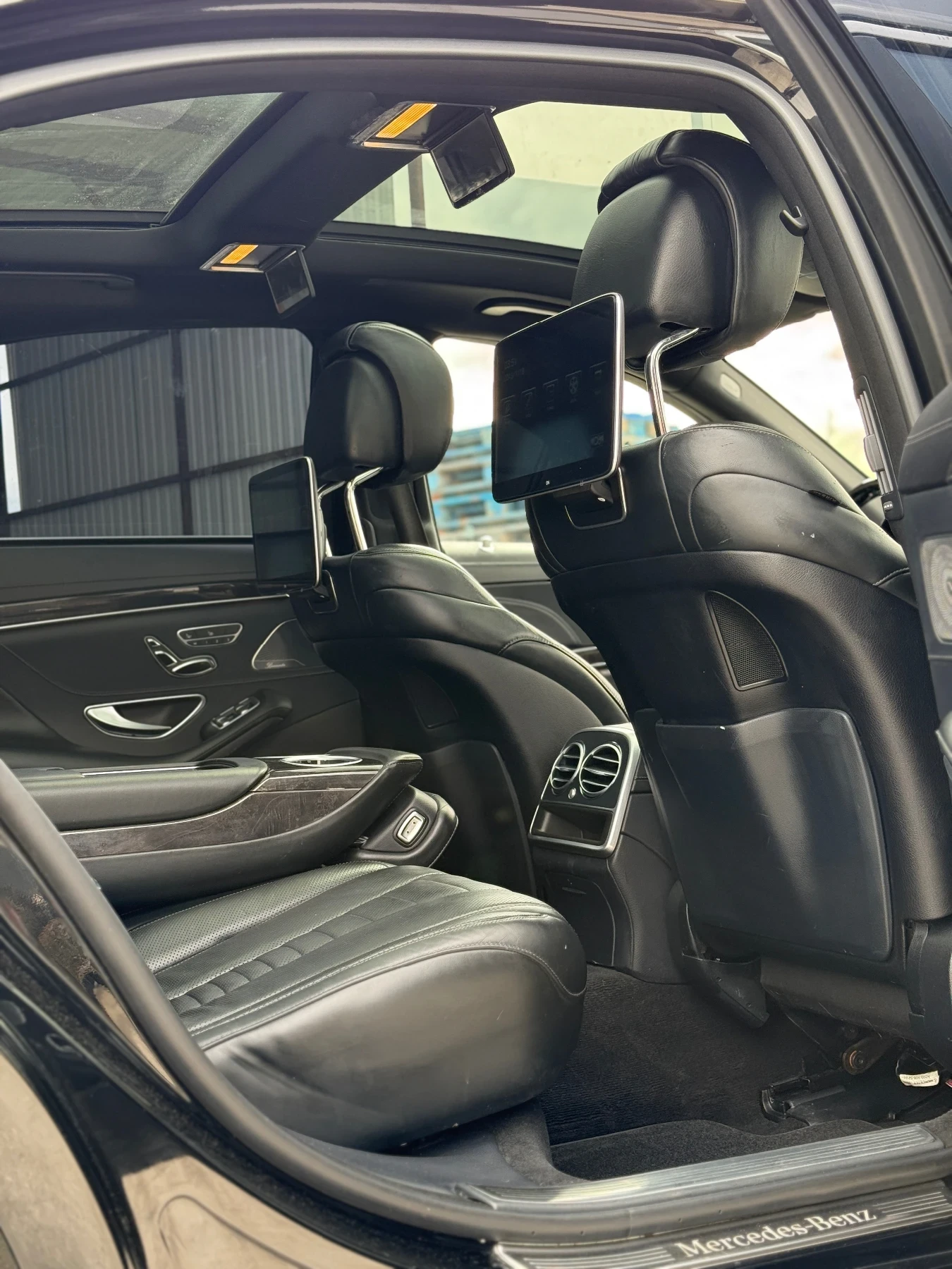 Mercedes-Benz S 560 FULL/AMG//3хTV/ЛИЗИНГ, снимка 10 - Автомобили и джипове - 56088390